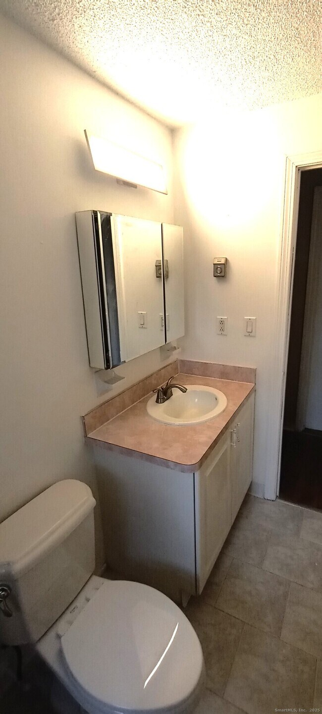 Foto del edificio - 152 Surrey Dr