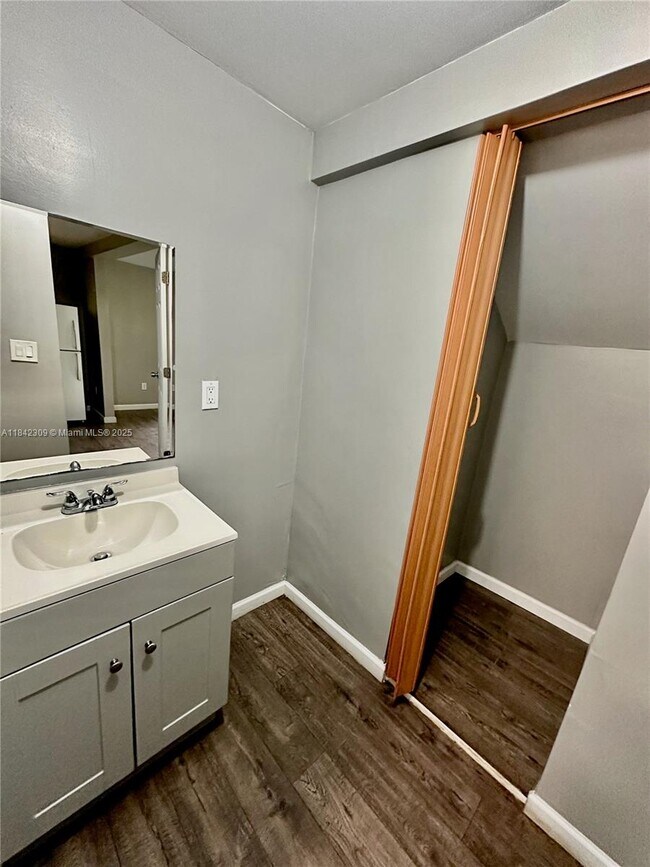 Foto del edificio - 6326 NW 4th Ave