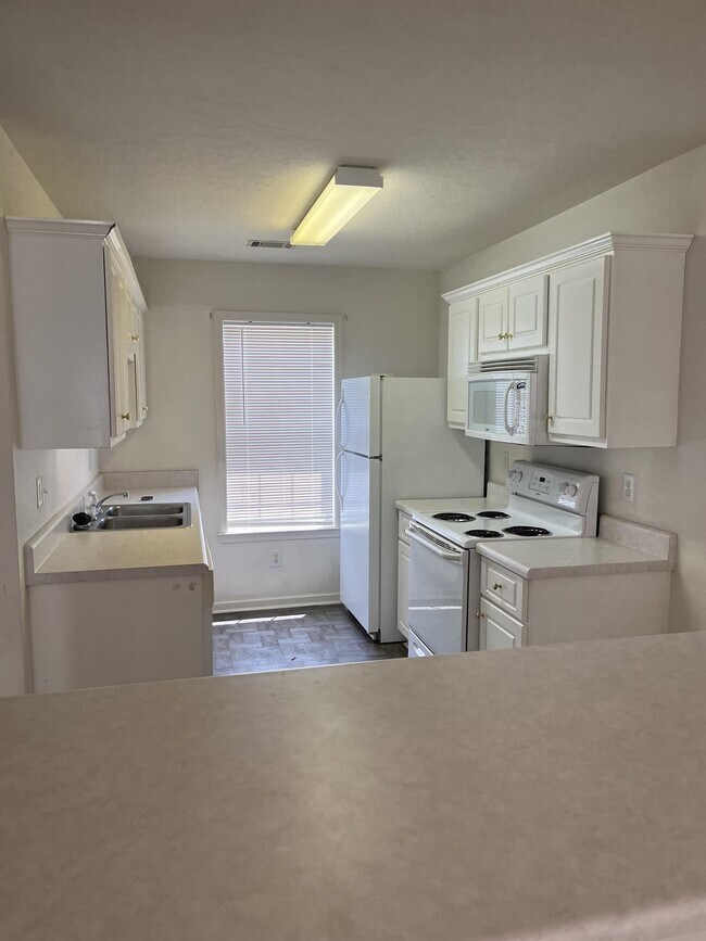 Foto del edificio - 341 Elders Pond Cir