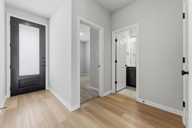 Building Photo - 905 Palo Brea Lp