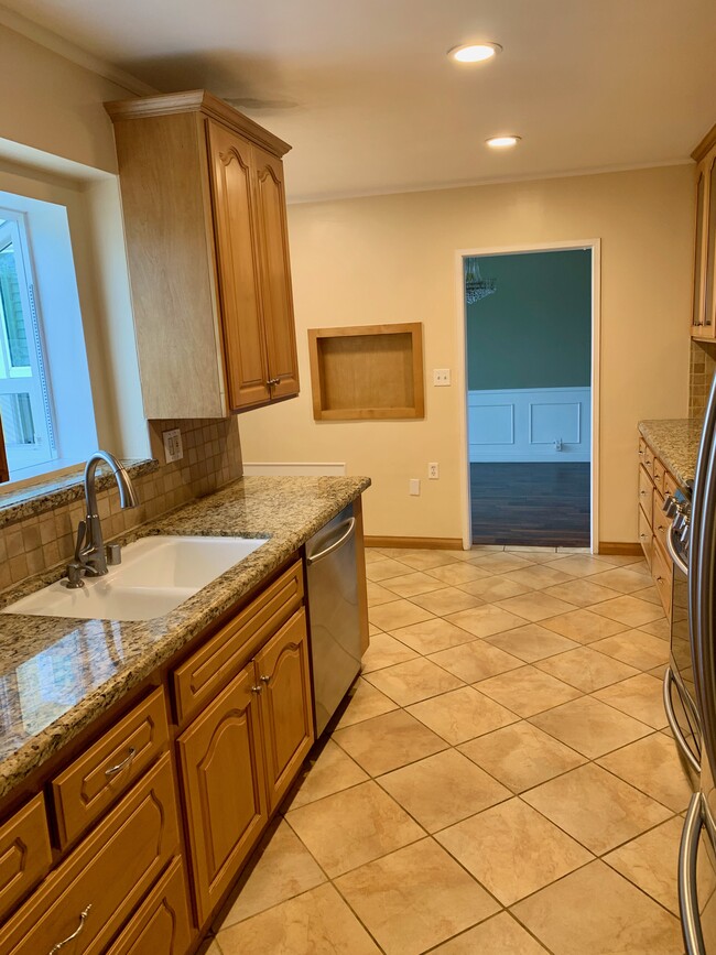 Kitchen - 5324 Overdale Dr