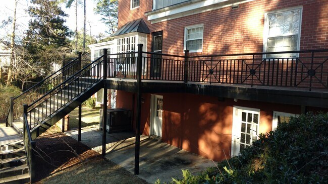 Building Photo - 1809 Lakeshore Dr