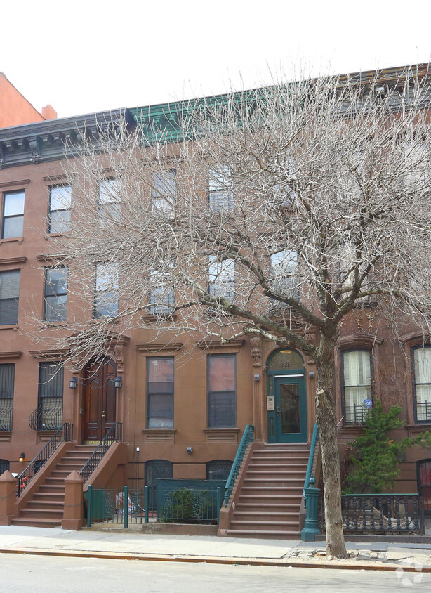 Primary Photo - 22 E 127th St