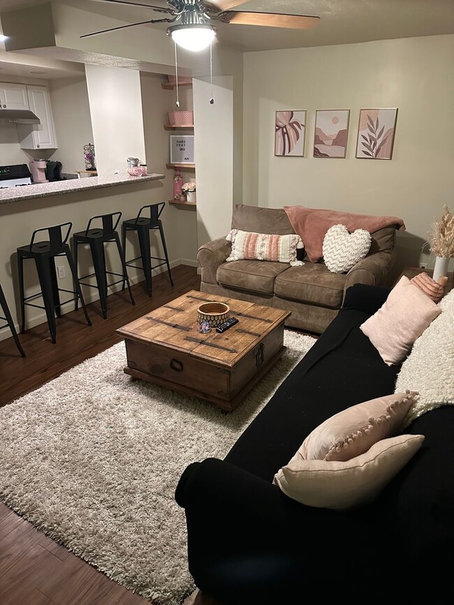 Photo - 1927 Fox Wy Apartment