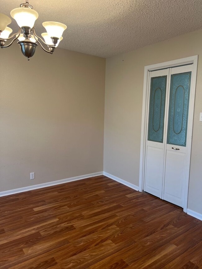 Foto del edificio - Spacious 4 bedroom minutes from Fort Johnson