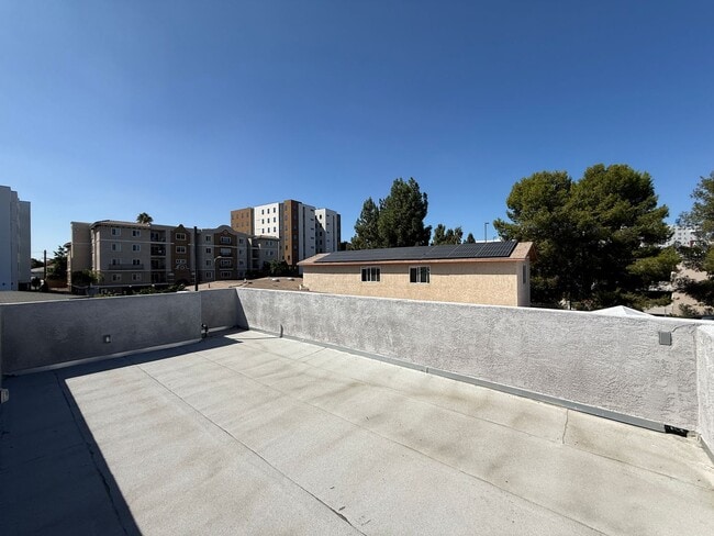 Foto del edificio - 5104-5106 East Falls View Dr.