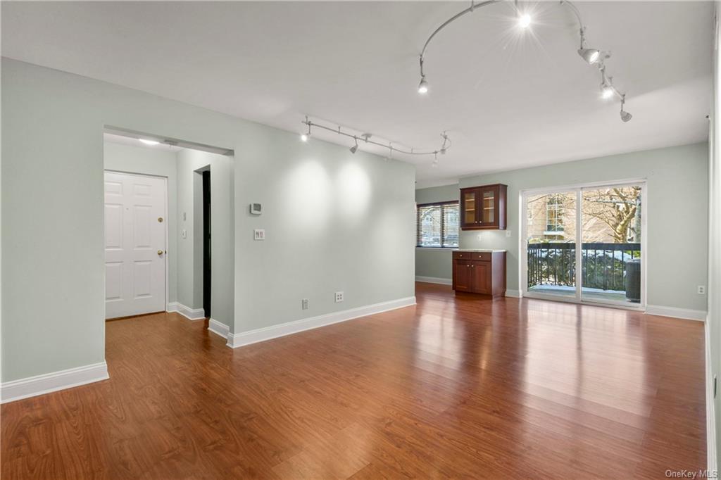 Primary Photo - 39 Sterling Ave