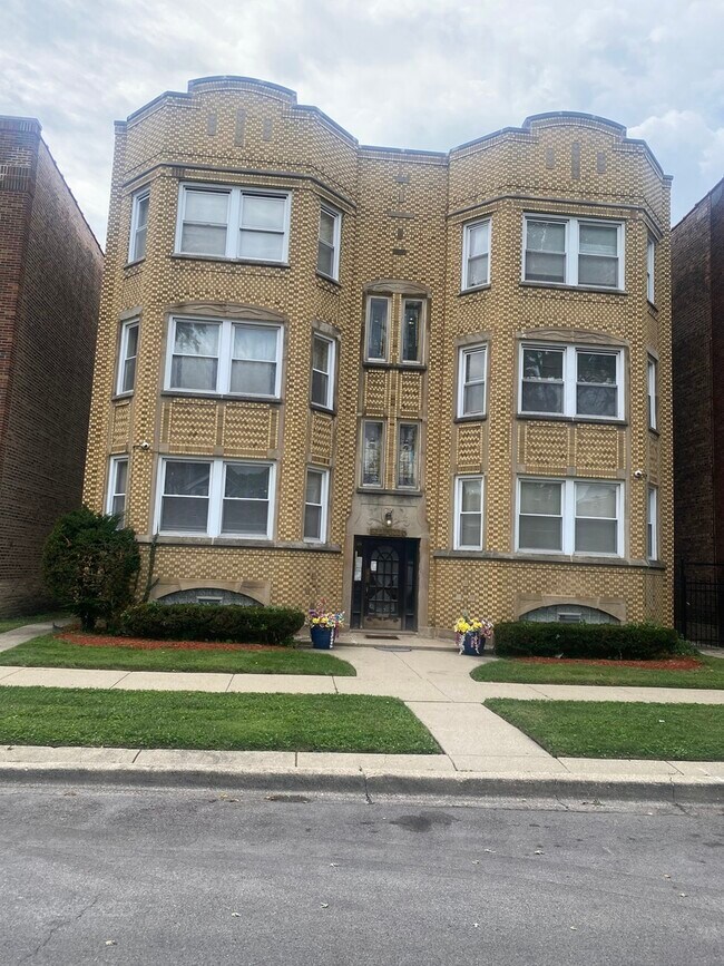 Building Photo - 8352 S Maryland Ave