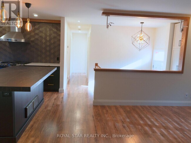 Photo du bâtiment - 150 Maple Grove St