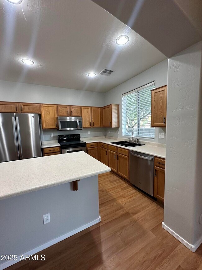 Foto del edificio - 3856 E Minton St