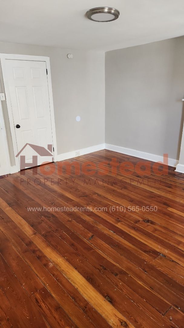 Building Photo - 4 Bedroom Home in Norristown!