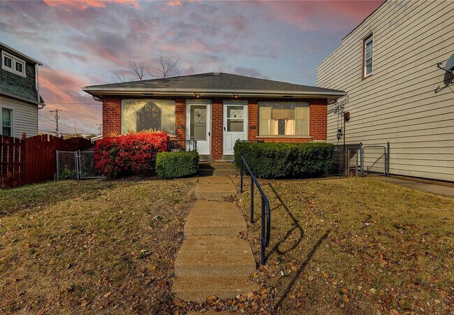 Building Photo - 4633 Morganford Rd