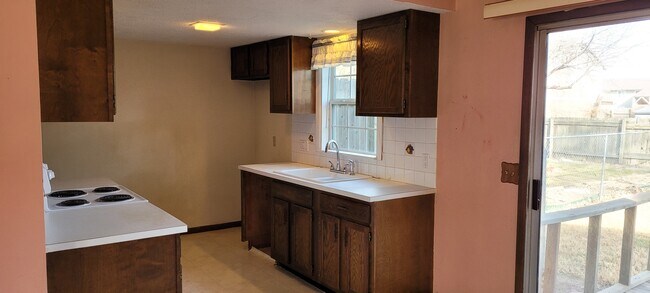 Foto del edificio - 1220 S Doreen St