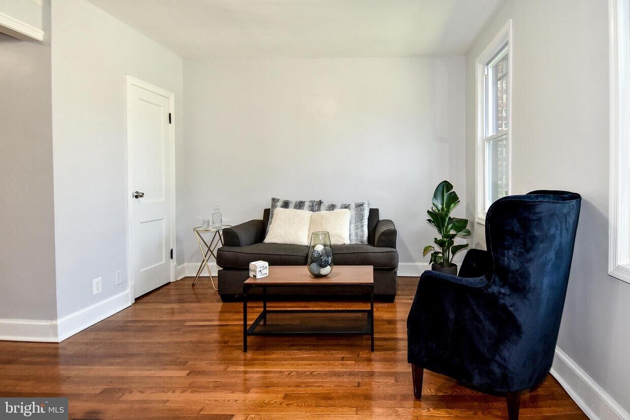 Foto principal - 3915 9th St NE