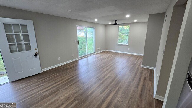 Building Photo - 3025 Mangum Dr