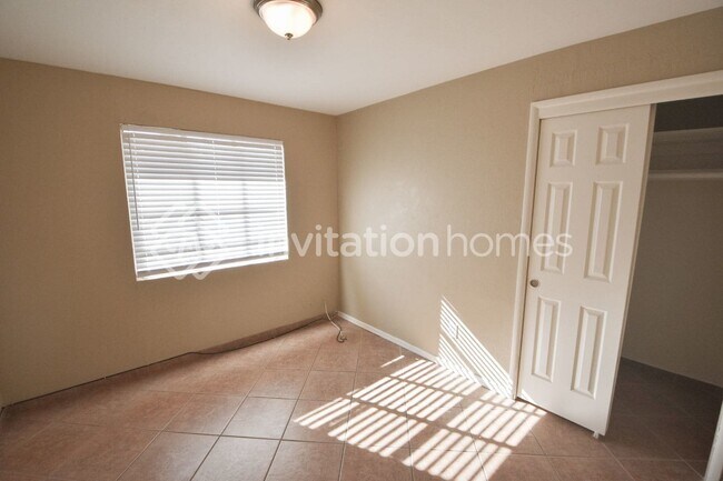 Building Photo - 3330 E Palm Ln