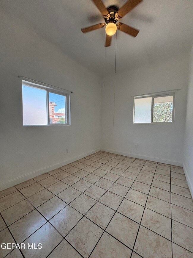 Building Photo - 1407 E San Antonio Ave