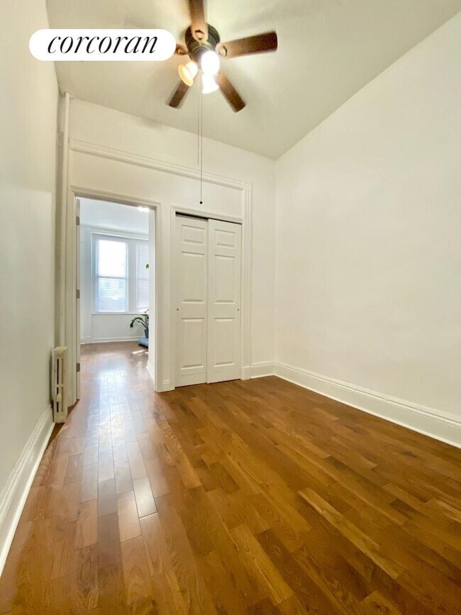 Building Photo - 373 Menahan St