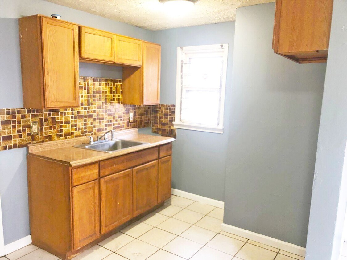 Foto principal - 7815 Jeffries Ave