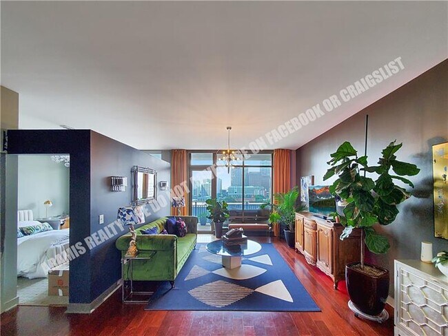 Building Photo - 565 Peachtree St NE