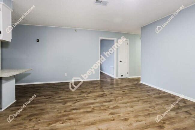 Foto del edificio - Adorable brick 3 bed, 1.5 bath in Sherwood!