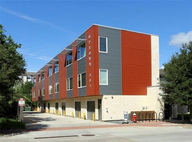 Building Photo - August Move in! 3 Bed, 3.5 Bath on Northgate