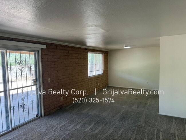 Building Photo - 2650 W Calle Padilla