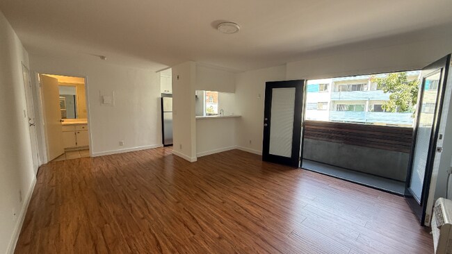 Foto del edificio - 7044 Hawthorn Ave