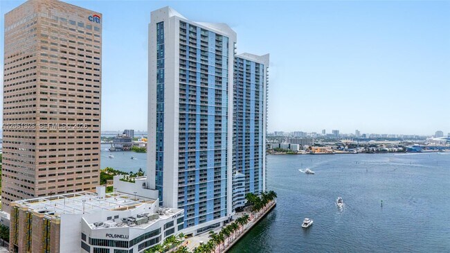 Foto del edificio - 325 S Biscayne Blvd