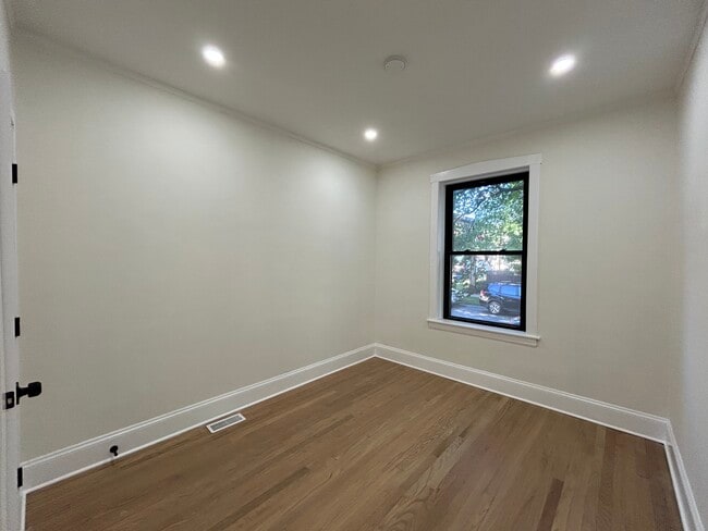 Building Photo - 4636 N Hamilton Ave