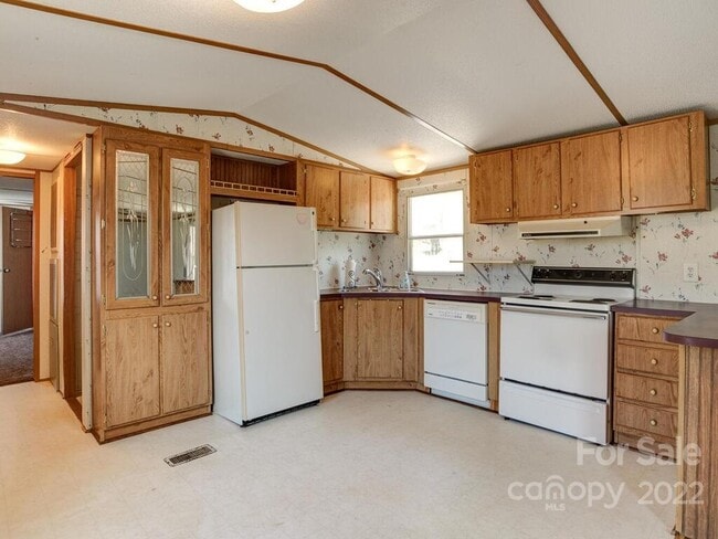 Building Photo - 23 Piney Plains Dr
