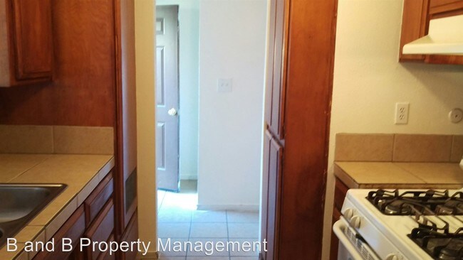 Foto del edificio - 5708-5734 Hillsdale Blvd