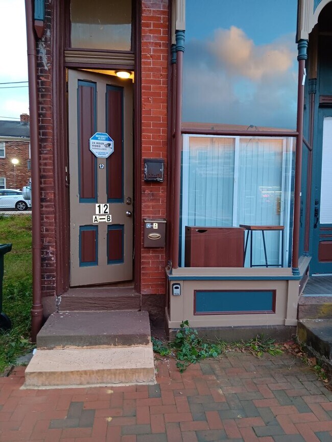 Foto del edificio - CSP1: 10-12 E Broad St, Burlington, NJ
