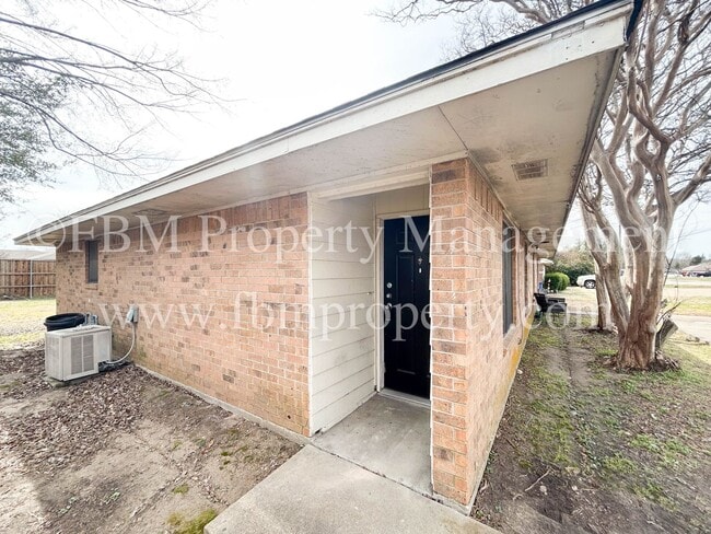 Building Photo - 1211 Old Bardwell Rd