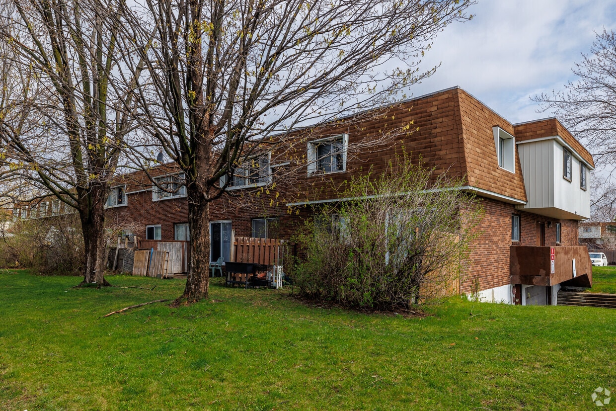 Building Photo - Place Hurteau