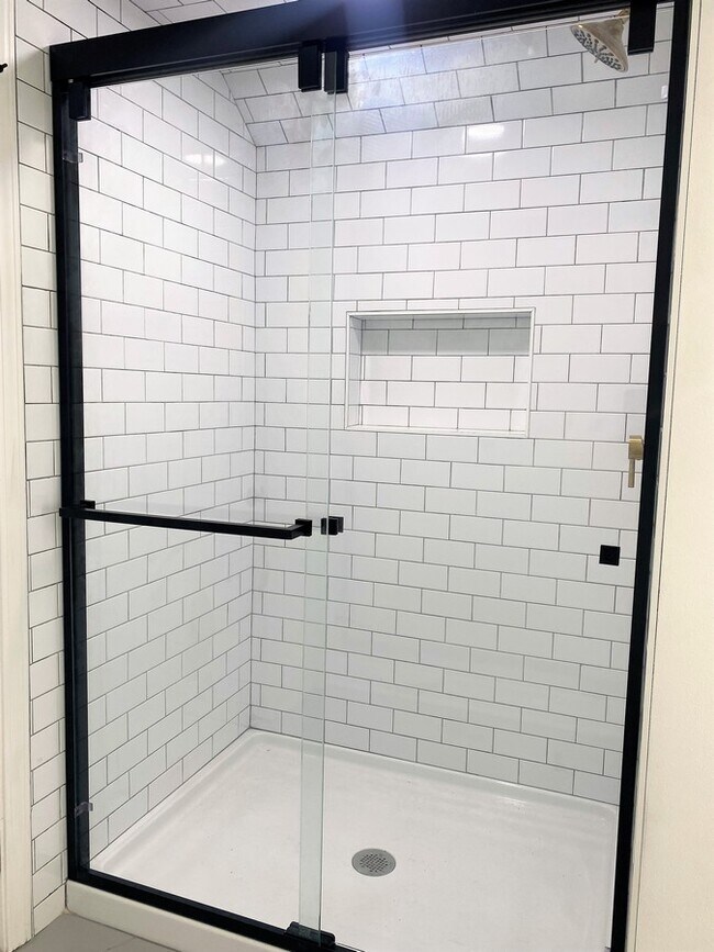 Baño principal - 2320 N 69th St