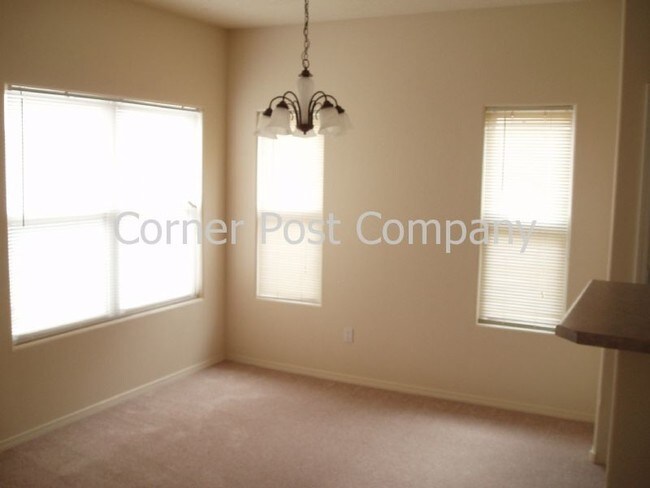 Foto del edificio - Two story 3 bedroom home