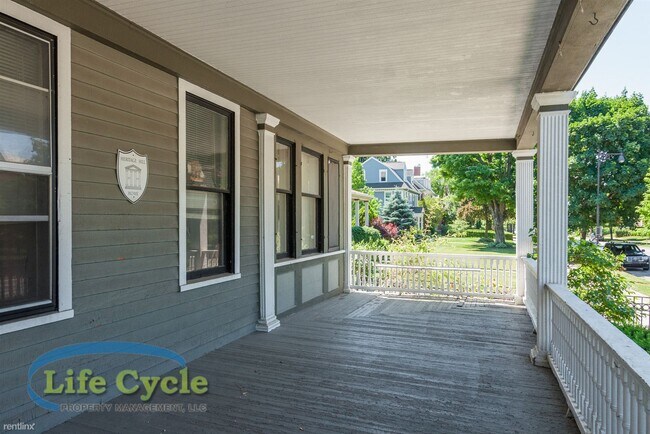 Foto del edificio - 1 br, 1 bath Triplex - 156 Lafayette Ave N...