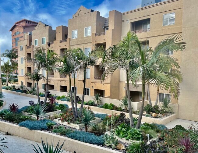 Building Photo - 3550 Lebon Dr