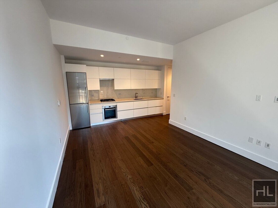Primary Photo - East 44th Street