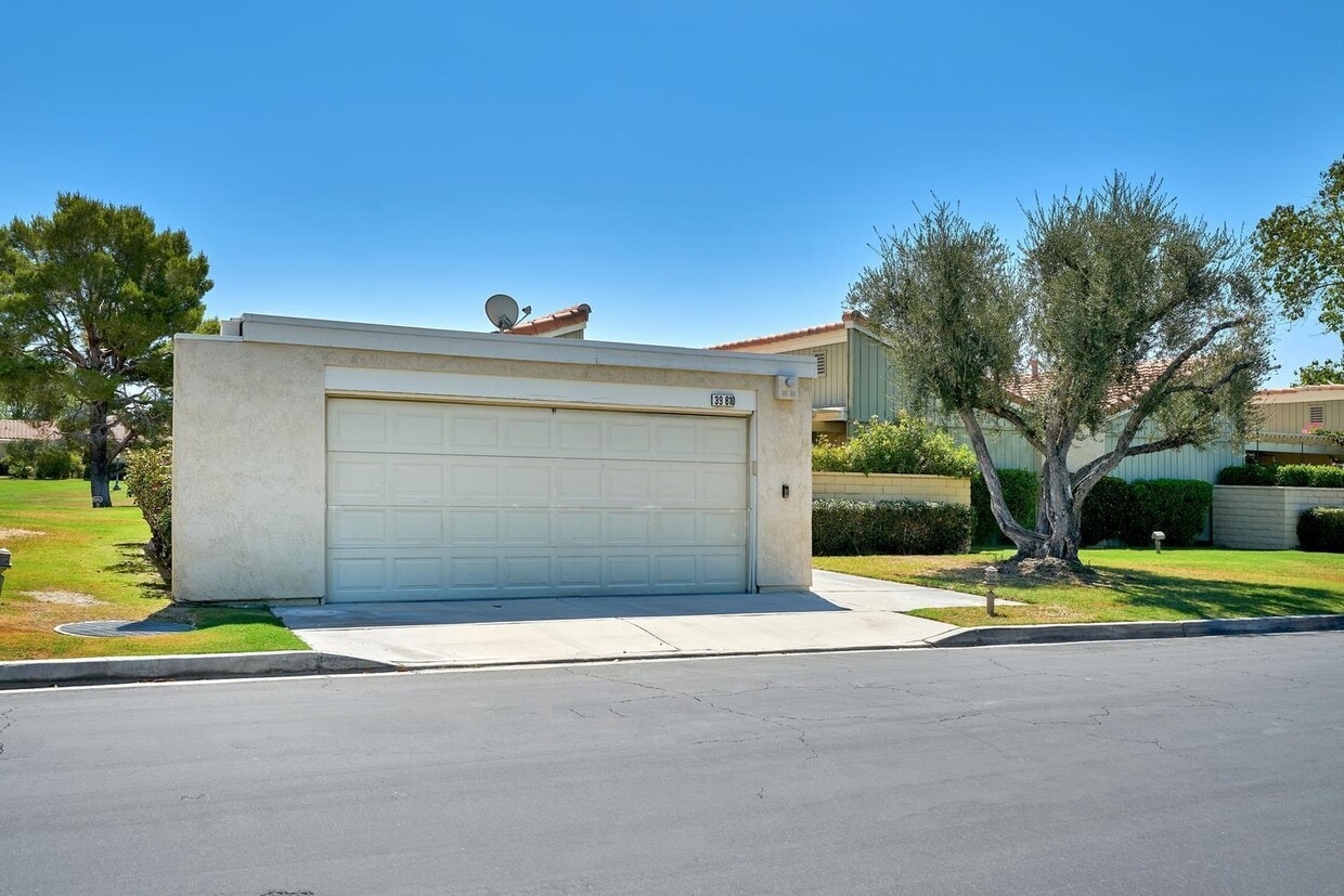 Primary Photo - 39810 Bedford Dr