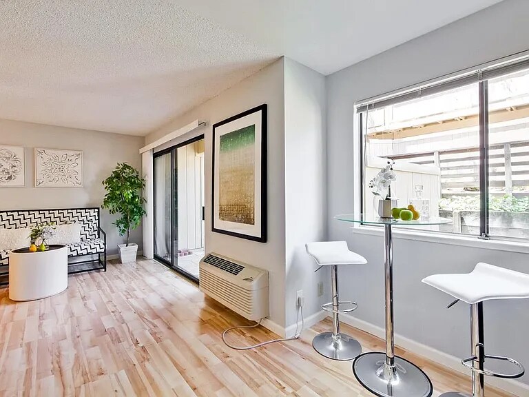 Foto principal - 988 Kiely Blvd