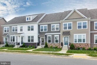 Building Photo - 2013 Twisted Oak Pl