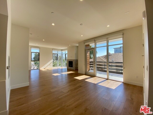 Foto del edificio - 8017 Norton Ave