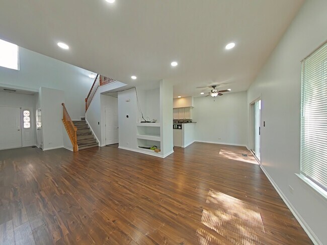 Building Photo - 945 Park Hill Cir