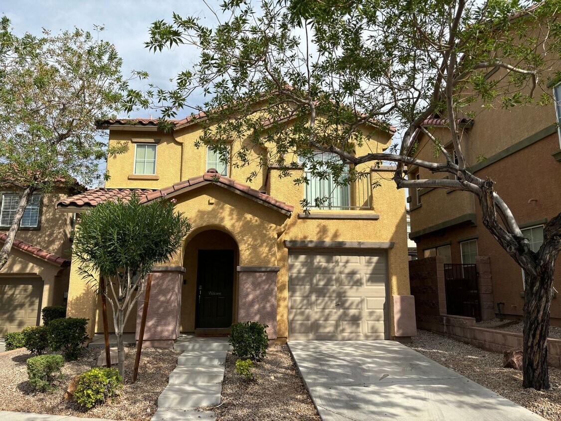 Foto principal - *VERY CUTE 3 BED 2.5 BATH HOME IN GATED CO...