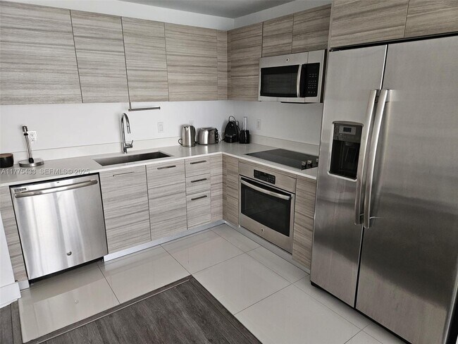 Foto del edificio - 121 NE 34th St