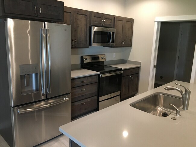Foto del edificio - Modern Townhome with Heated Garage