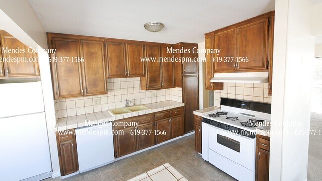 Building Photo - Charming 3 bd/ 1 bth Single Family Home in...