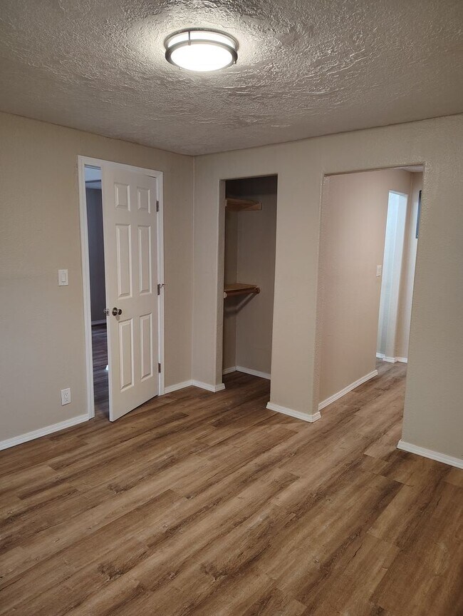 Foto del edificio - Available NOW Updated 1 bedroom, 1 bathroo...